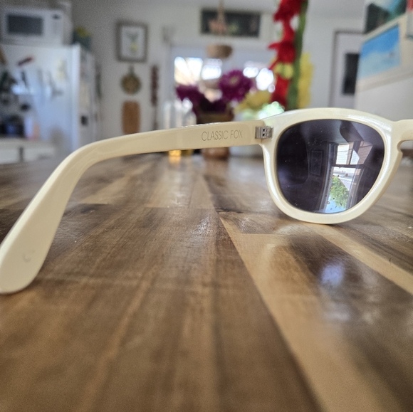 Wildfox classic cream sunglasses - Picture 3 of 5